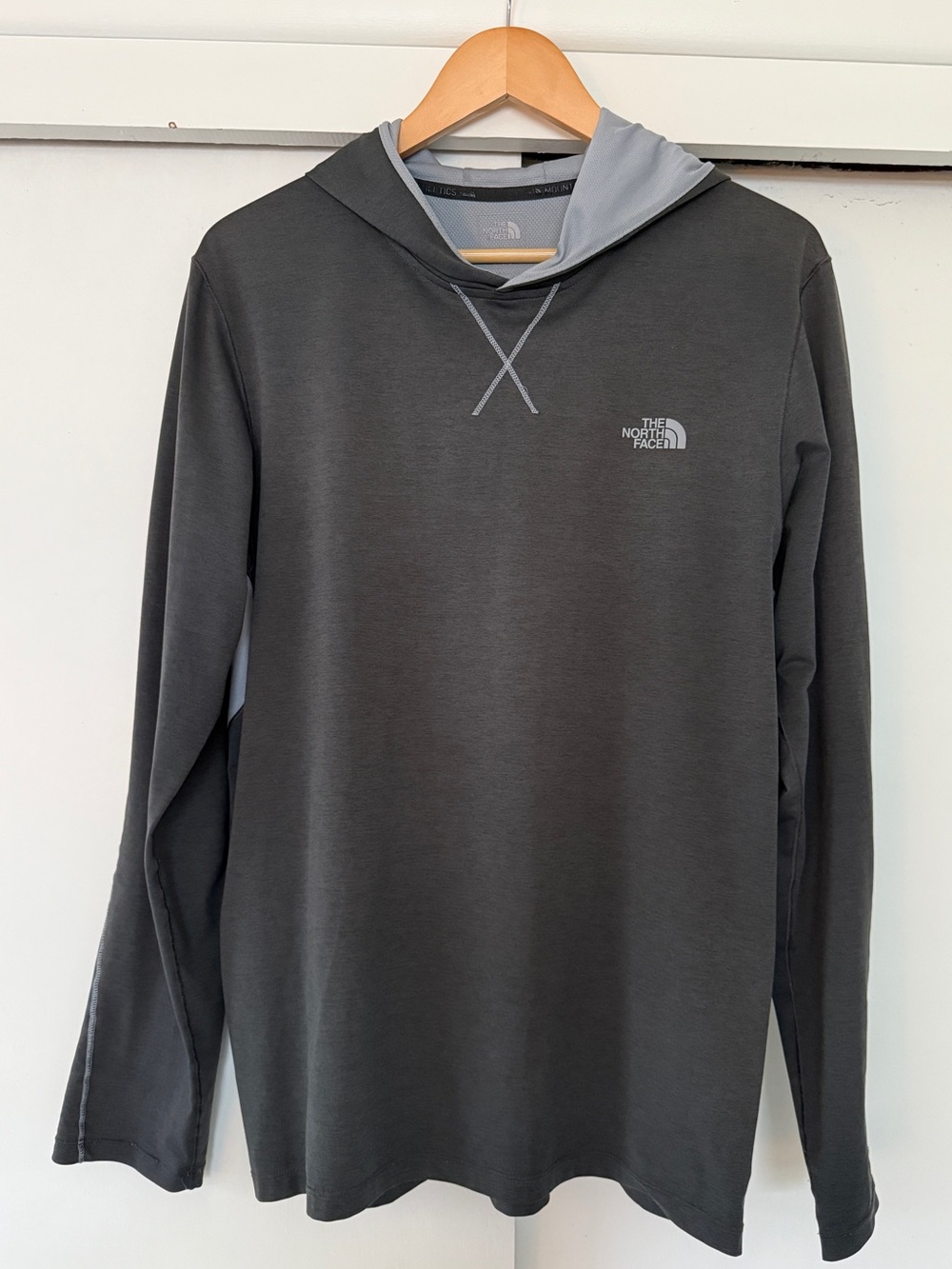 THE NORTH FACE MEN’S LIGHTWEIGHT HOODIE SIZE LARGE GRAY FASTDRY-XD